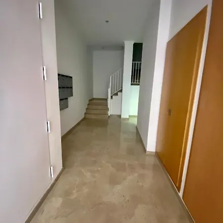 Apartment Modern 3 Bedroom In Center Of *